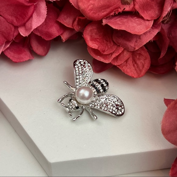 Silver Crystal Bumblebee Pearl Brooch Lapel Pin - Picture 5 of 16